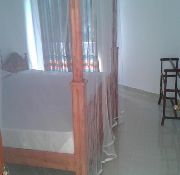 غرفة قياسية ثلاثية, Nooit Gedacht Holiday Resort Unawatuna