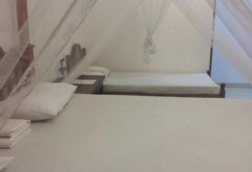 غرفة قياسية ثلاثية مزودة بشرفة, Nooit Gedacht Holiday Resort Unawatuna