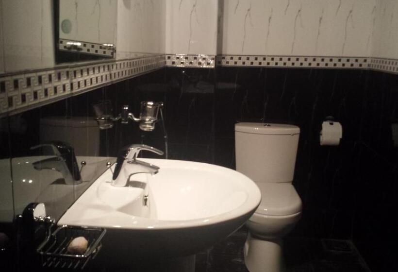 غرفة قياسية ثلاثية مزودة بشرفة, Nooit Gedacht Holiday Resort Unawatuna