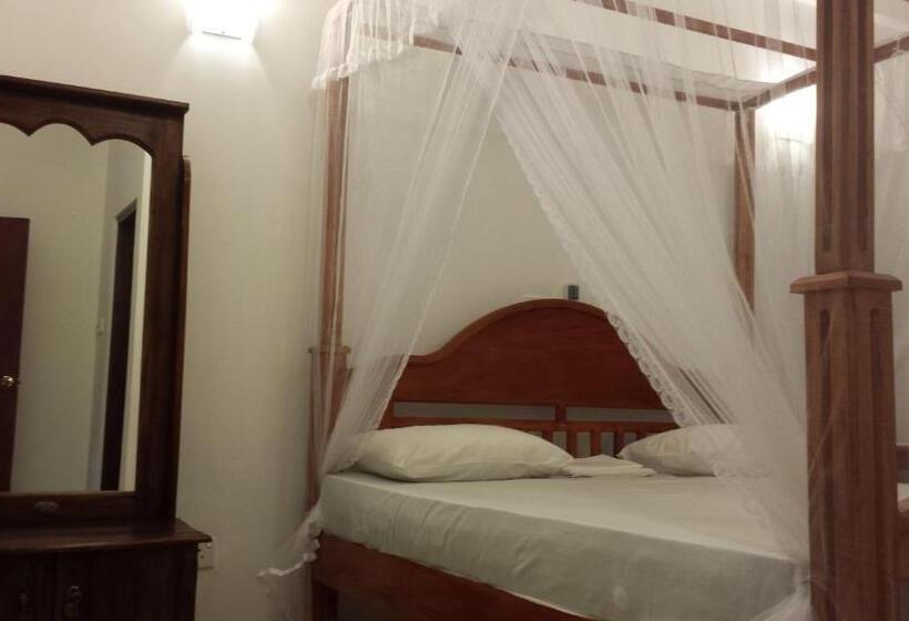 غرفة قياسية مزوَّدة بشُرفة, Nooit Gedacht Holiday Resort Unawatuna