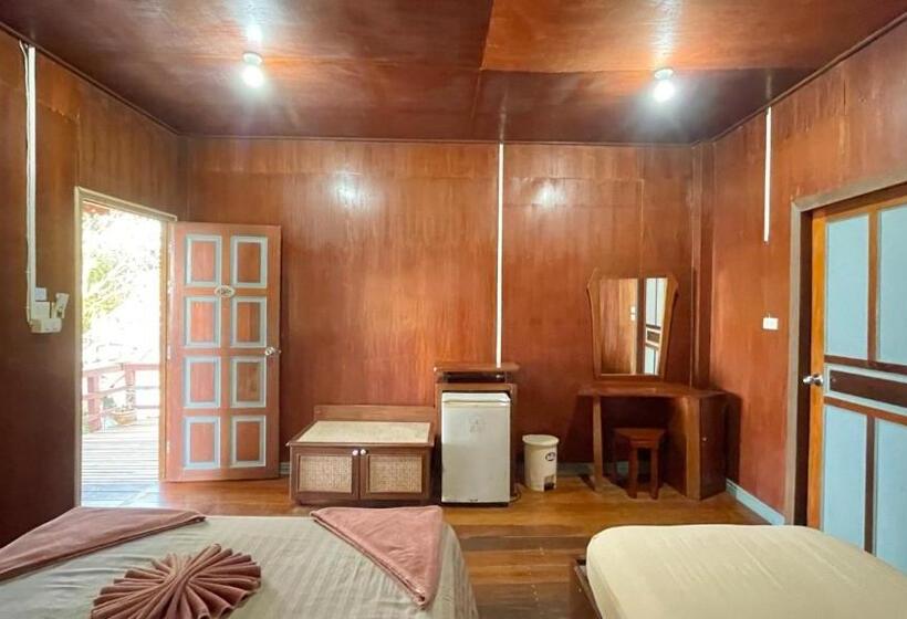 בונגלו משפחתי, P.d. Beach Resort