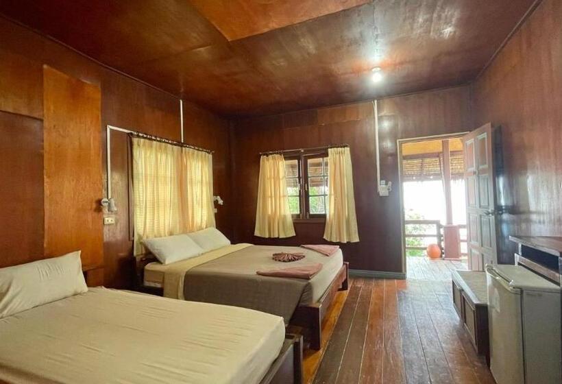 בונגלו משפחתי, P.d. Beach Resort