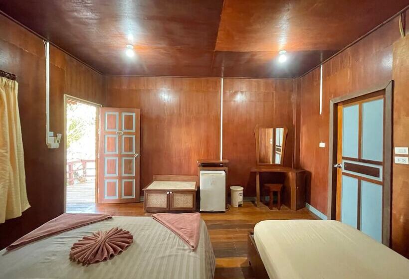 בונגלו משפחתי, P.d. Beach Resort