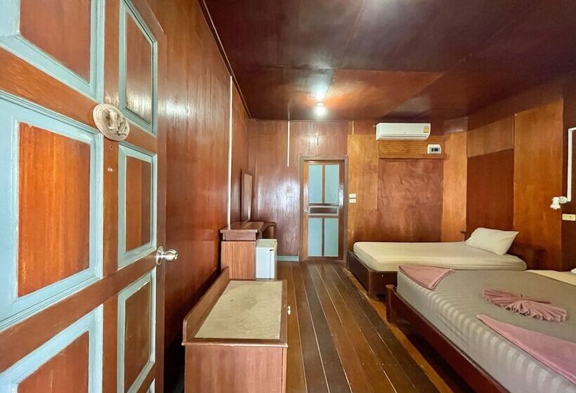 בונגלו משפחתי, P.d. Beach Resort