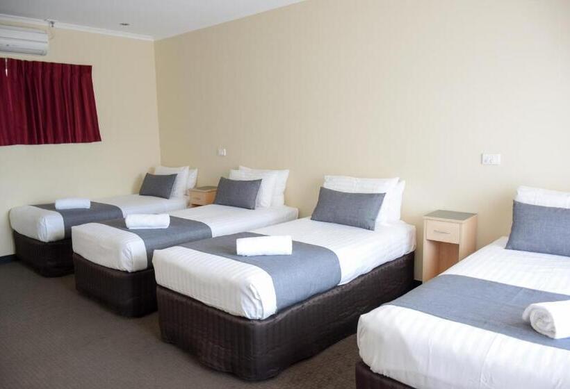 غرفة عائلية, Beachway Motel