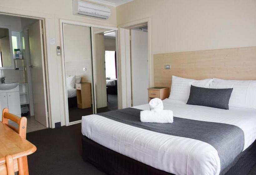 غرفة عائلية, Beachway Motel