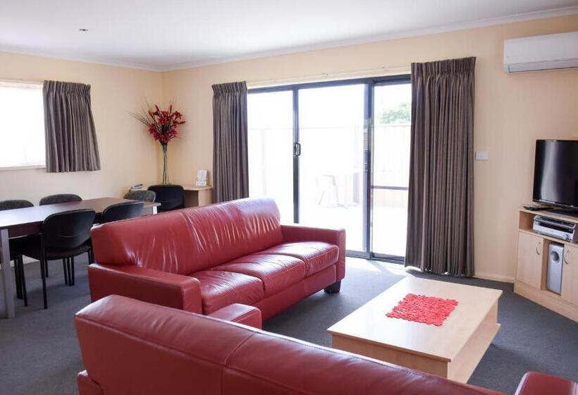 شقة غرفتين, Beachway Motel