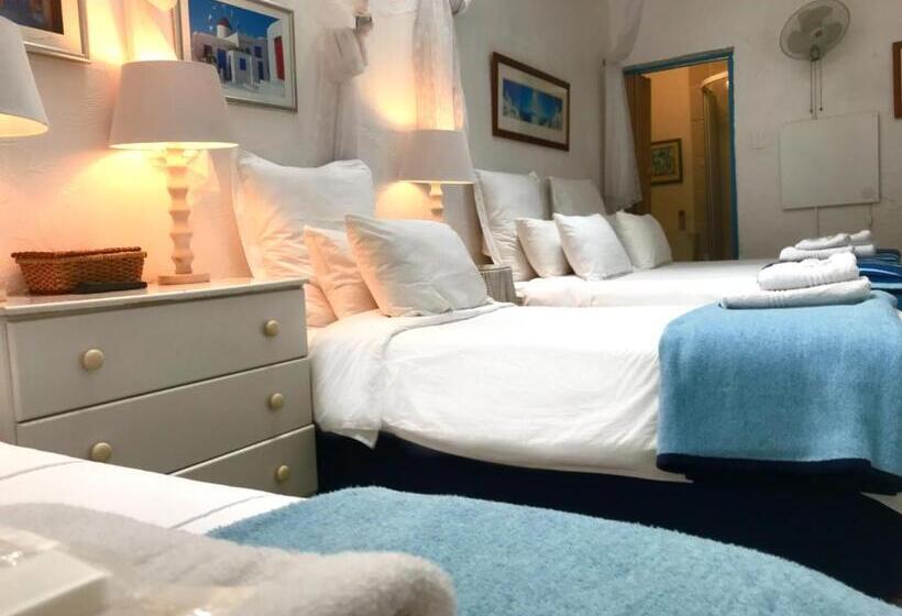 חדר משפחתי, Athenian Villa