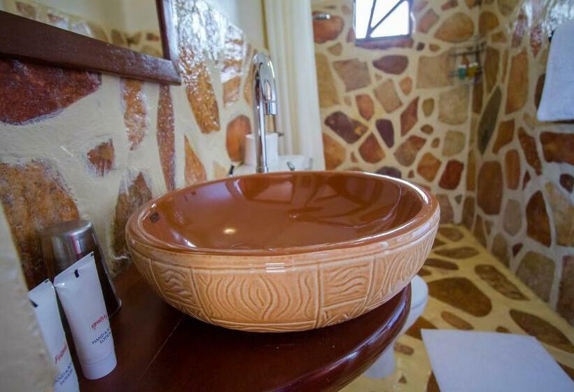 スタンダードルーム, 2 Friends Guest House