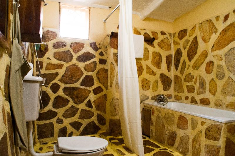 スタンダードルーム, 2 Friends Guest House