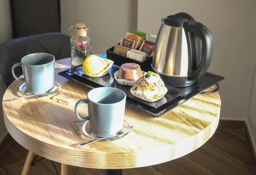 جناح جونيور, Belvedere