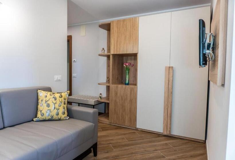 جناح جونيور, Belvedere