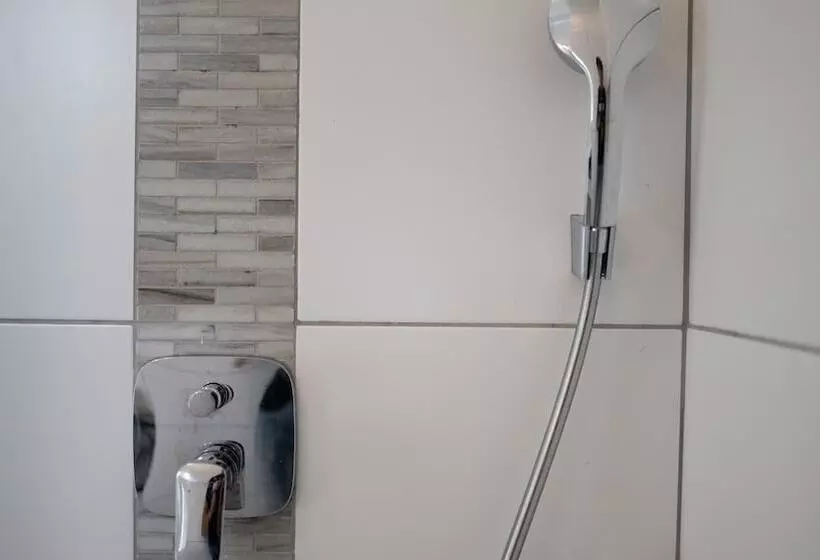 استودیوی استاندارد, Blue Bay Lodges