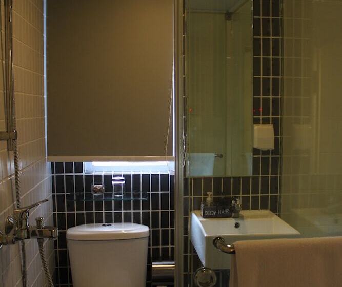 اتاق استاندارد یک نفره, Just Inn