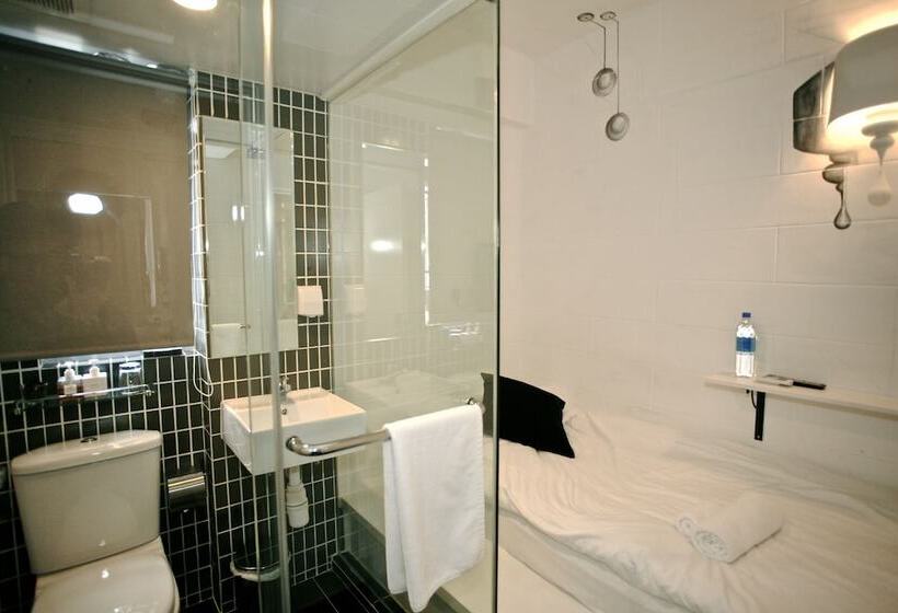 اتاق استاندارد یک نفره, Just Inn