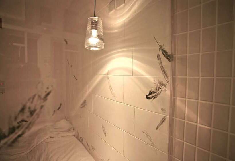 اتاق استاندارد یک نفره, Just Inn