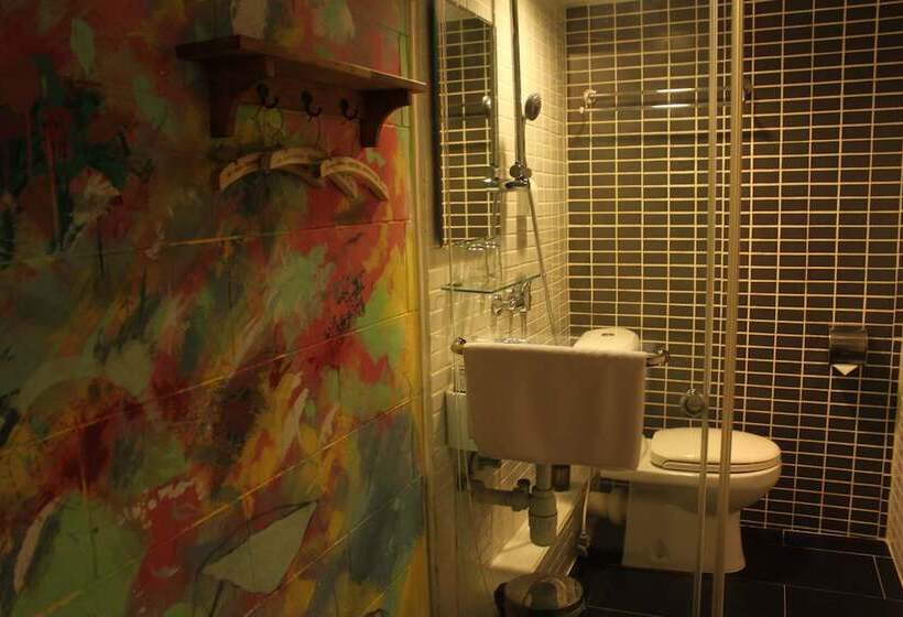 اتاق استاندارد, Just Inn