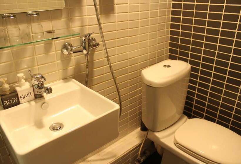 اتاق استاندارد, Just Inn