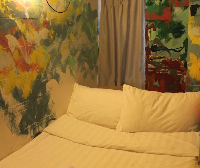 اتاق استاندارد, Just Inn