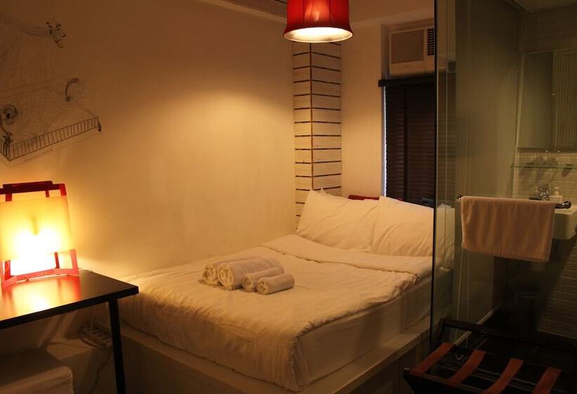 اتاق لوکس, Just Inn