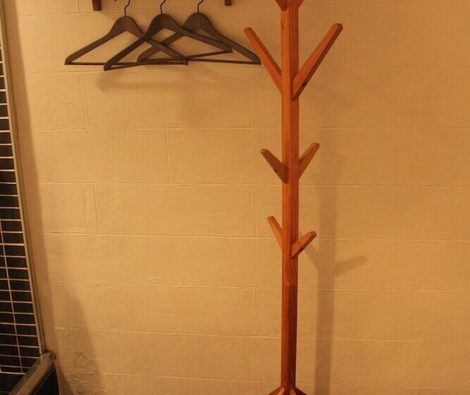 اتاق لوکس, Just Inn