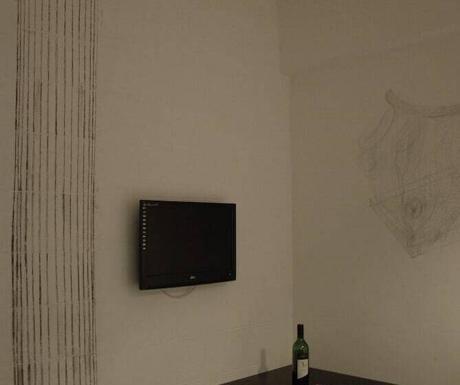 اتاق لوکس, Just Inn