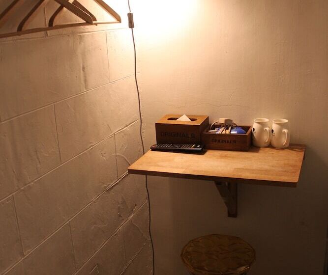 اتاق استاندارد, Just Inn