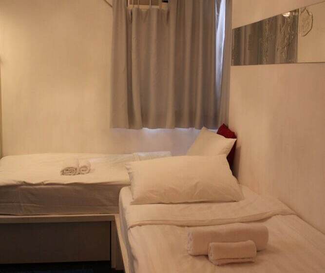 اتاق استاندارد, Just Inn