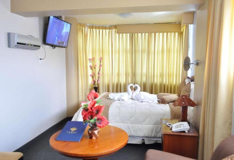 סוויטת ג'וניור, La Joya