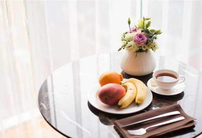 Camera Superiore, Leo