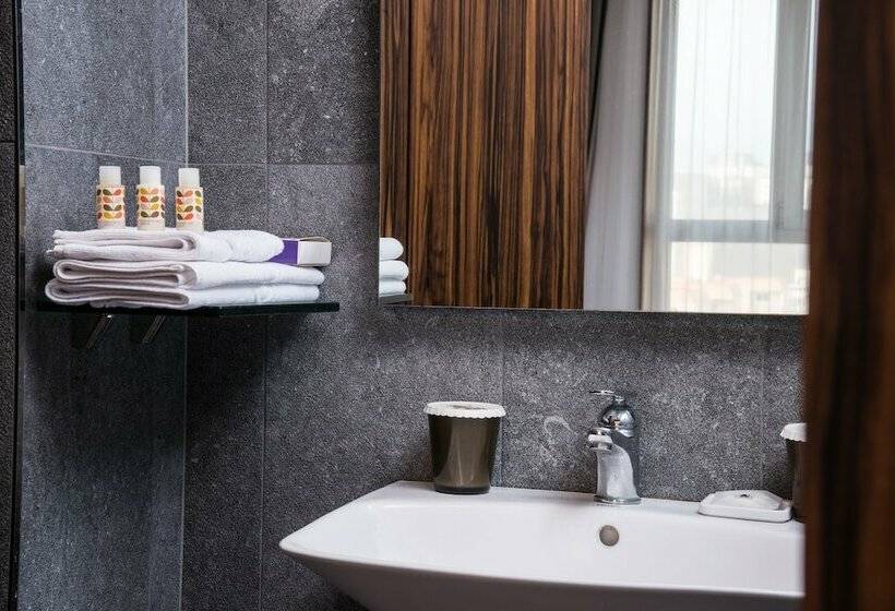 Camera Superiore, Leo