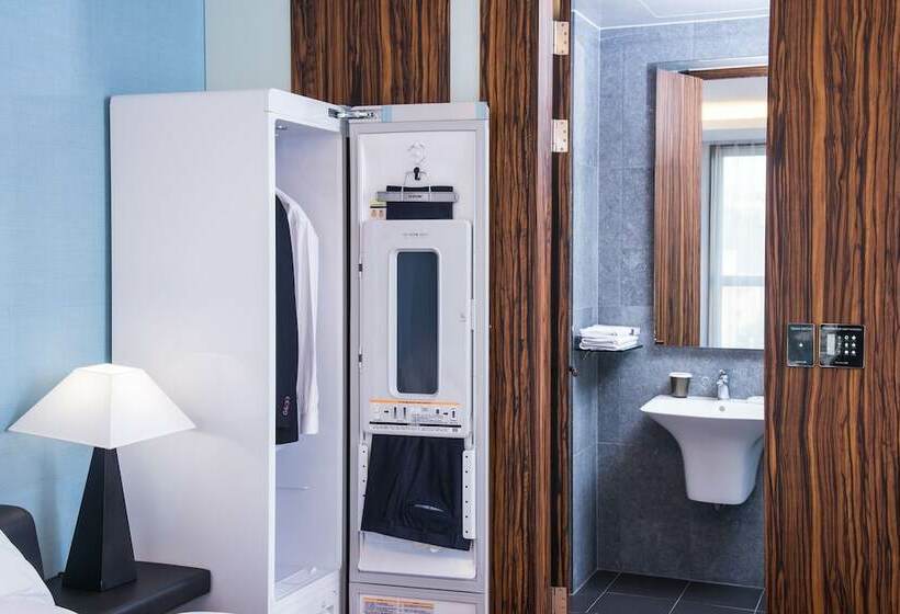 Camera Superiore, Leo