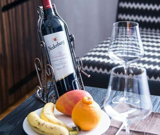 Camera Superiore, Leo