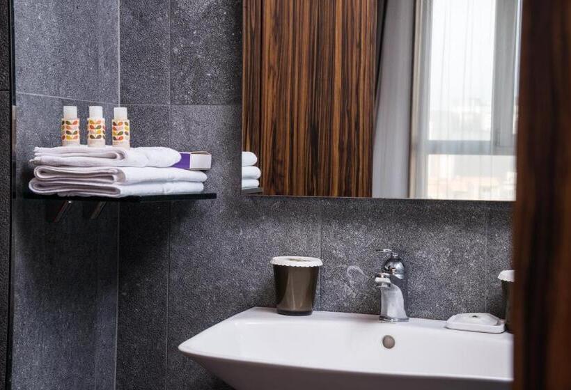 Camera Superiore, Leo