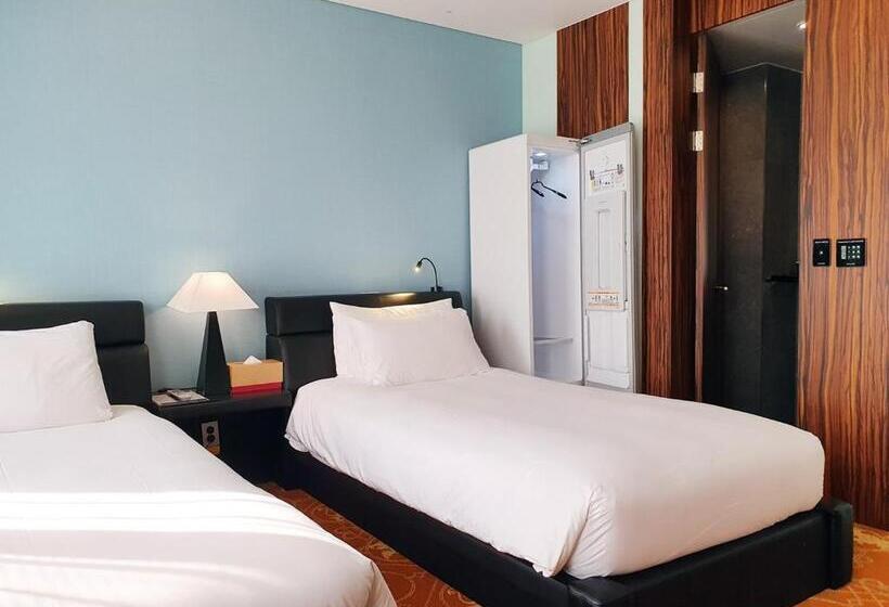 Camera Superiore, Leo