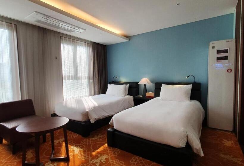 Camera Superiore, Leo