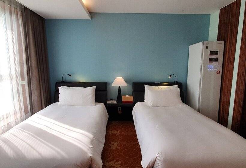 Camera Superiore, Leo