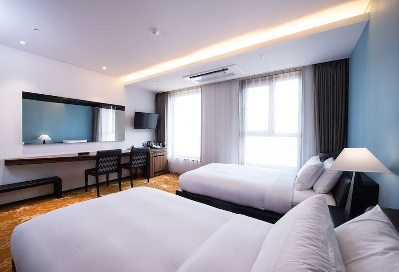 Camera Superiore, Leo