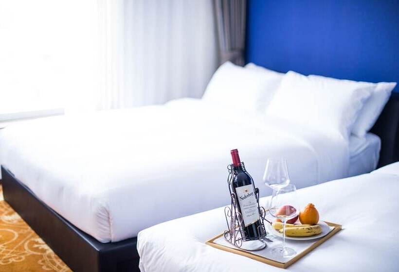 Camera Familiare, Leo