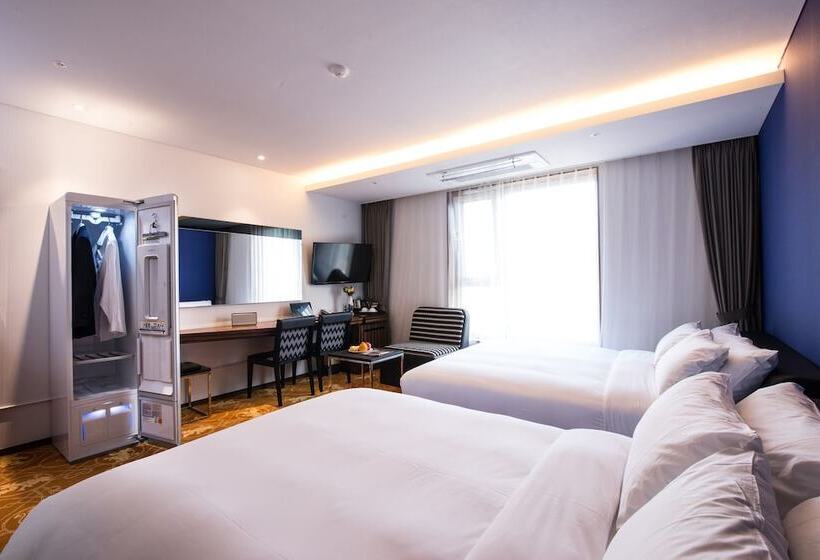 Camera Familiare, Leo