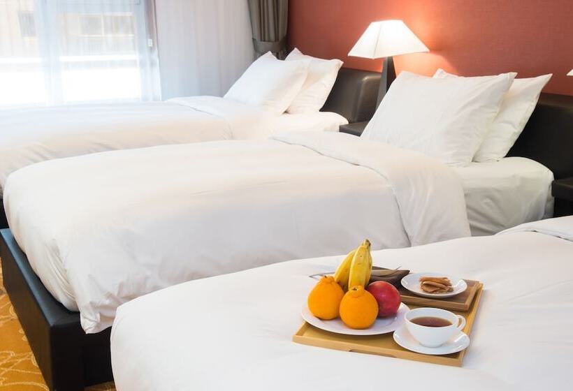 Camera Tripla Superiore, Leo