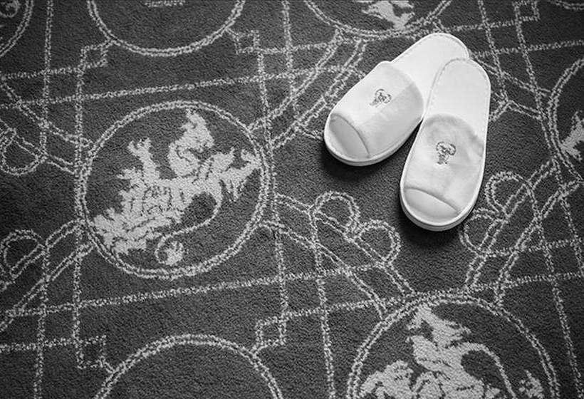 Camera Tripla Superiore, Leo