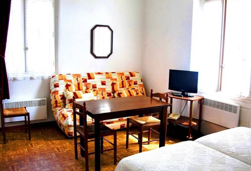 إستديو عائلى, Résidence Royal Bearn