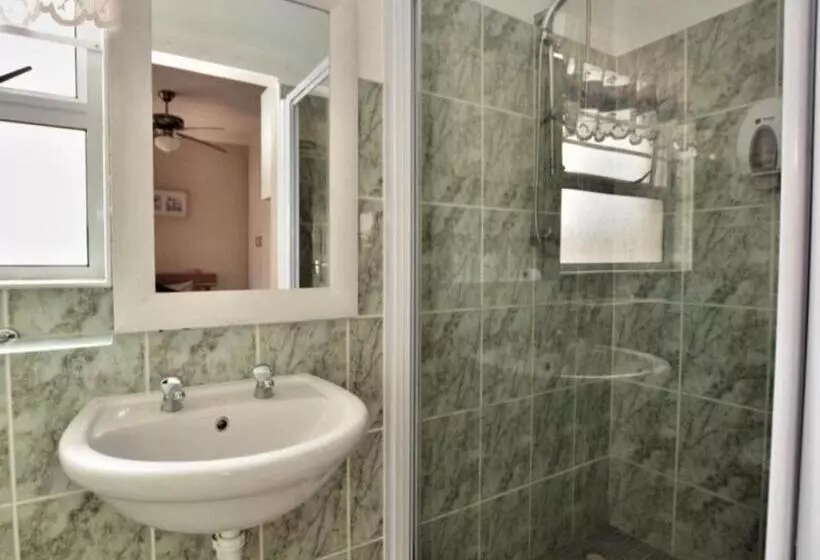 اتاق اکونومی یک تخته, Amarachi Guesthouse