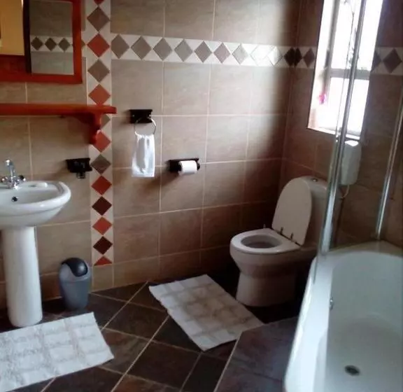 اتاق استاندارد سه نفره, Amarachi Guesthouse