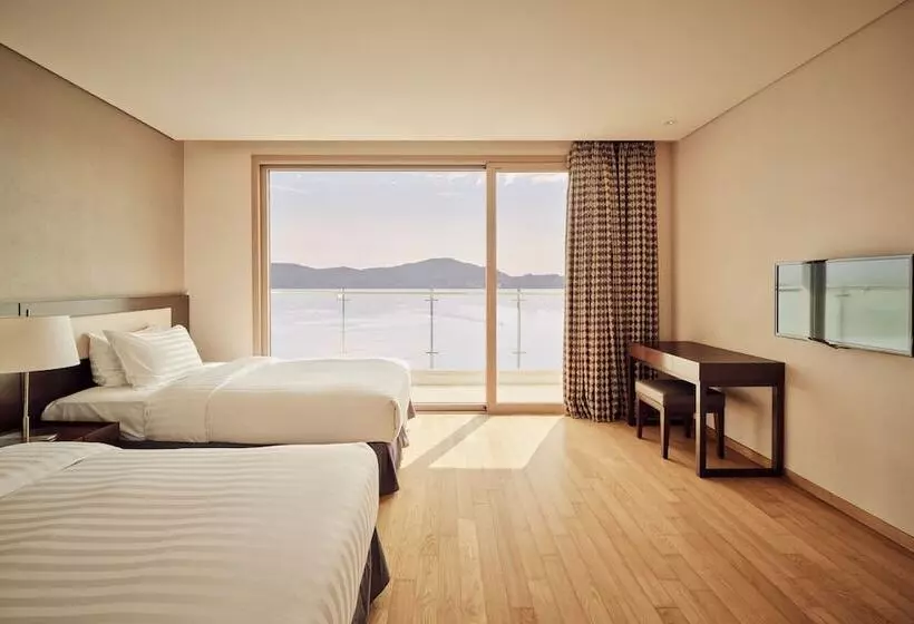 Perhehuone Merinäkymä, Sono Calm Geoje