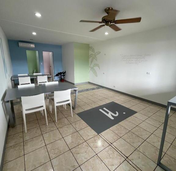 اتاق خانوادگی, La Hacienda Rooms & Food