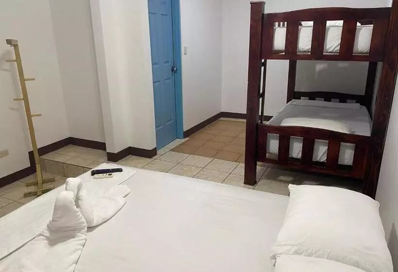 スタンダード４人部屋, La Hacienda Rooms & Food