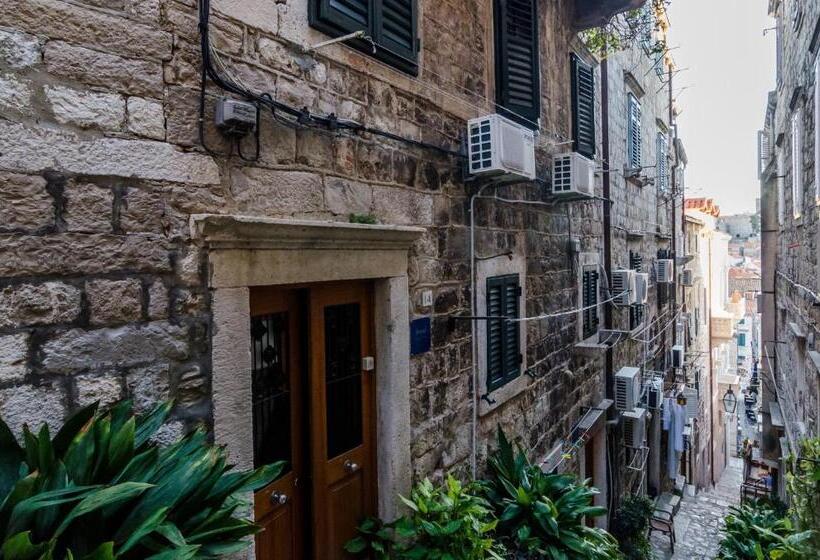 דירת חדר, Apartments Minerva