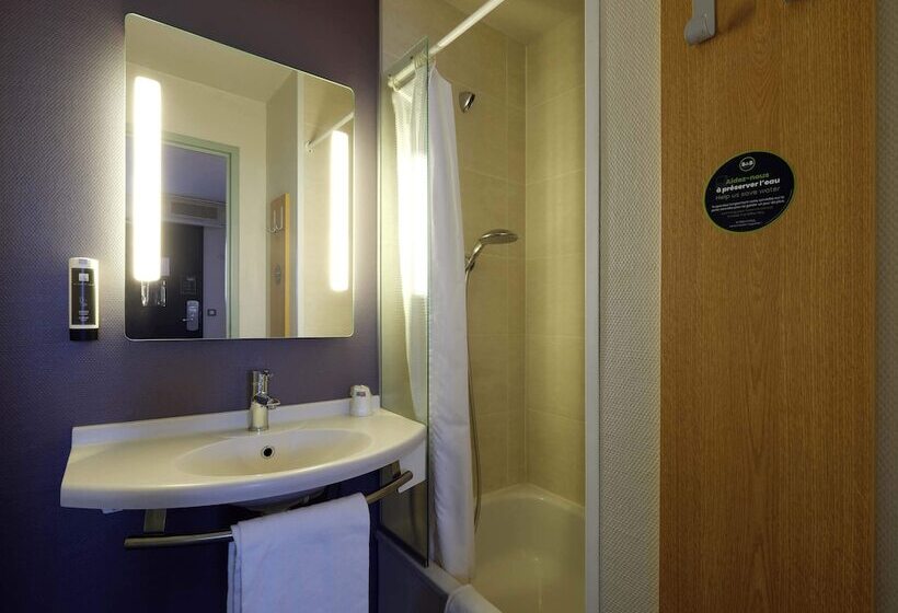 חדר סטנדרט לארבעה, B&B Hotel La Rochelle Angoulins